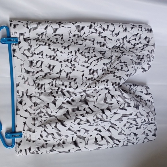 Christopher & Banks Signature Slimming Black White Pattern Shorts Size 16, EUC - Picture 3 of 7